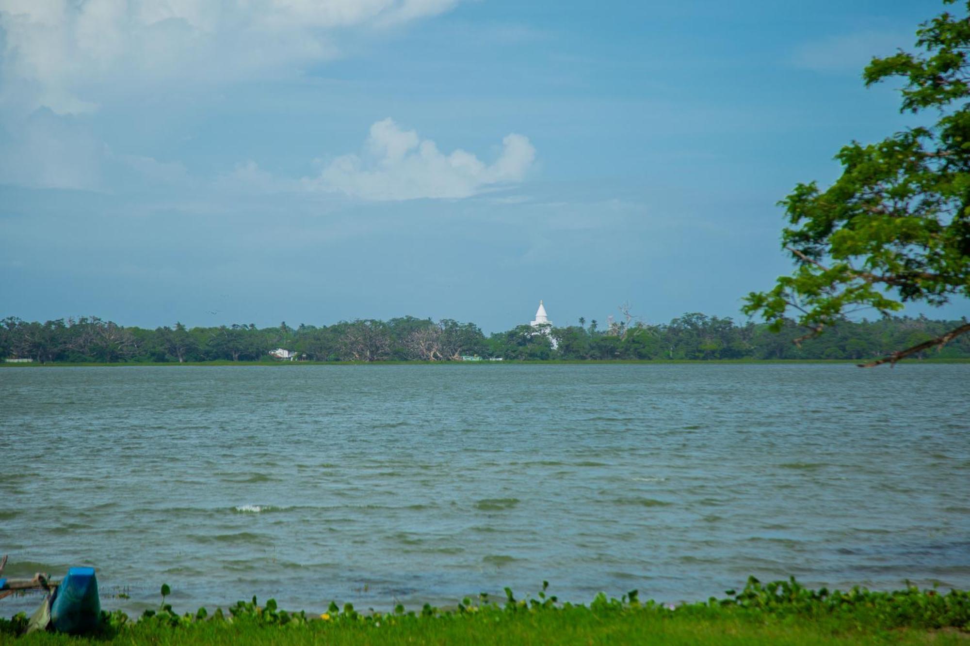 Lake Scape Yala Safari Inn Tissamaharama Exterior foto